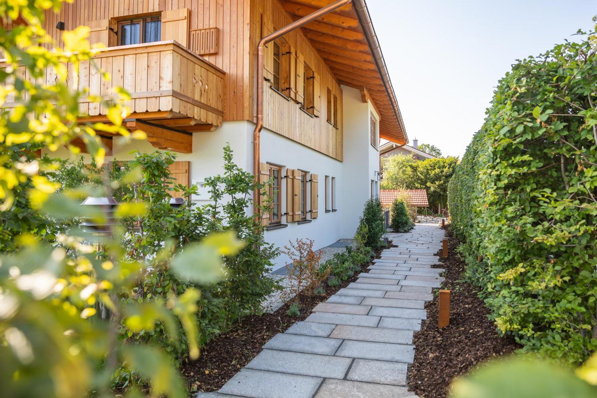 Graf Chiemo Suites - Direkt Am Chiemsee Mit Separatem Seezugang Chieming Zewnętrze zdjęcie