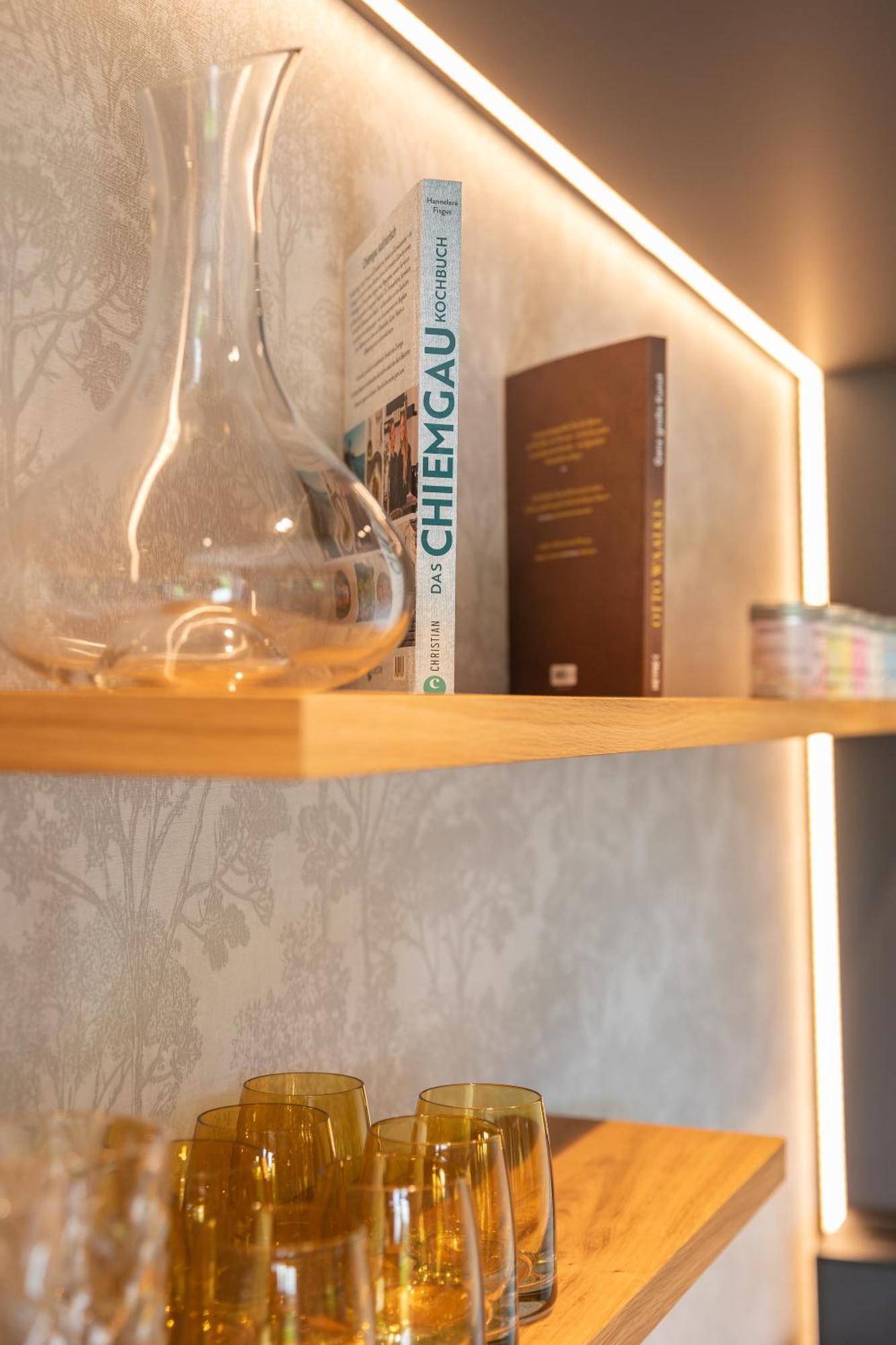 Graf Chiemo Suites - Direkt Am Chiemsee Mit Separatem Seezugang Chieming Zewnętrze zdjęcie