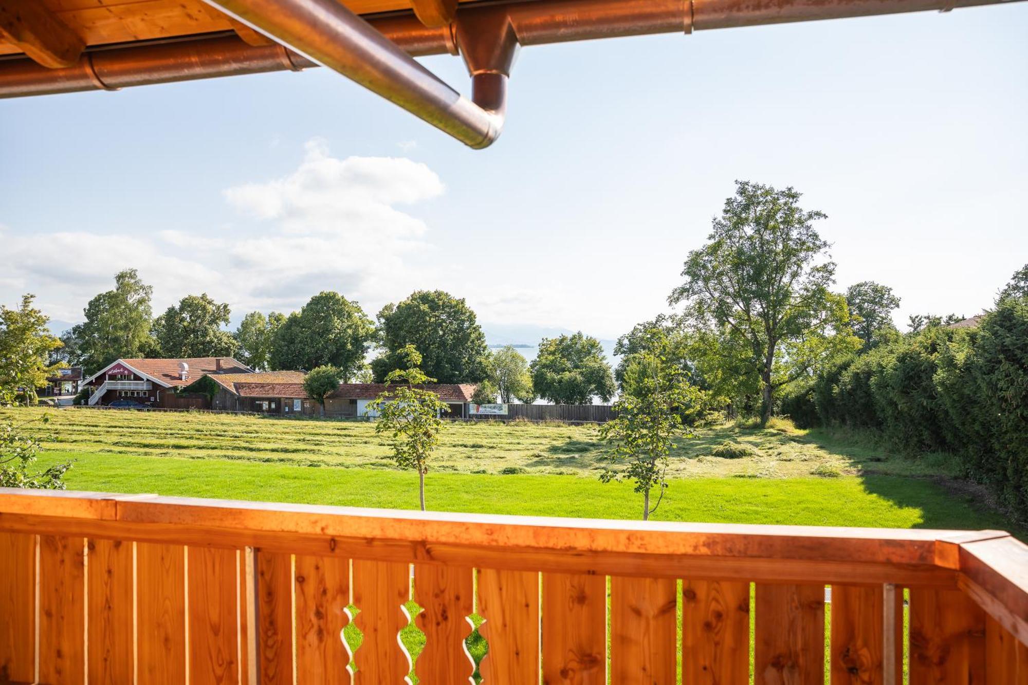 Graf Chiemo Suites - Direkt Am Chiemsee Mit Separatem Seezugang Chieming Zewnętrze zdjęcie