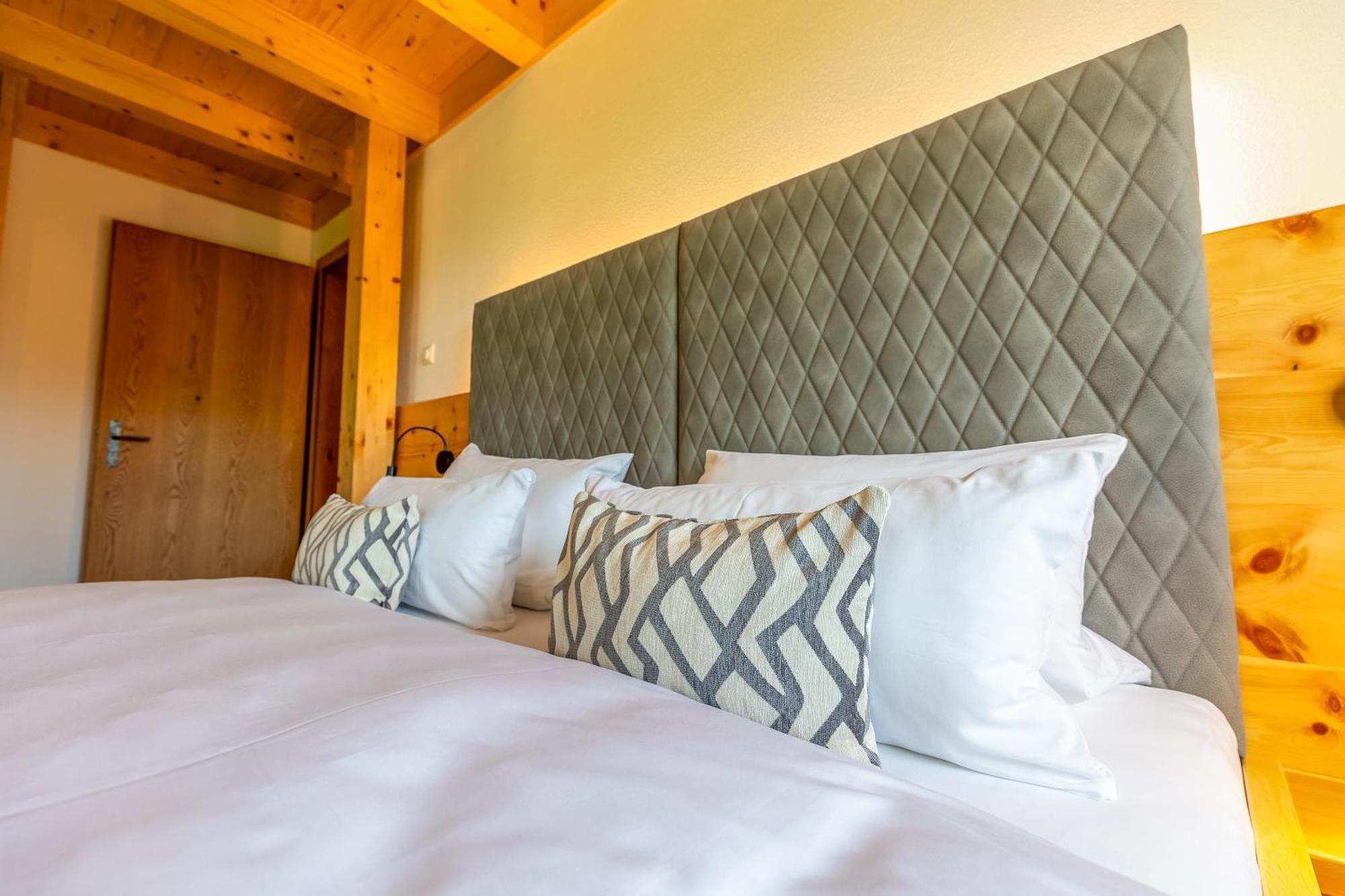 Graf Chiemo Suites - Direkt Am Chiemsee Mit Separatem Seezugang Chieming Zewnętrze zdjęcie