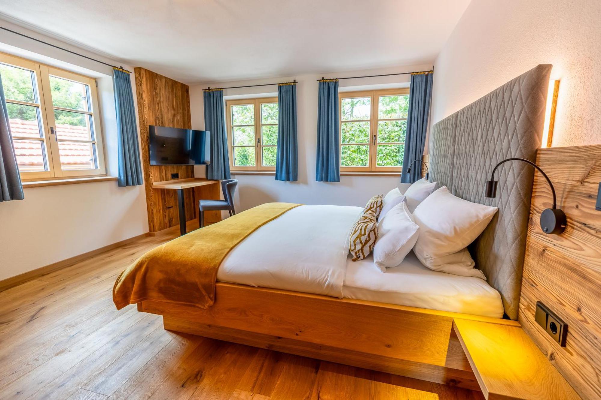Graf Chiemo Suites - Direkt Am Chiemsee Mit Separatem Seezugang Chieming Zewnętrze zdjęcie