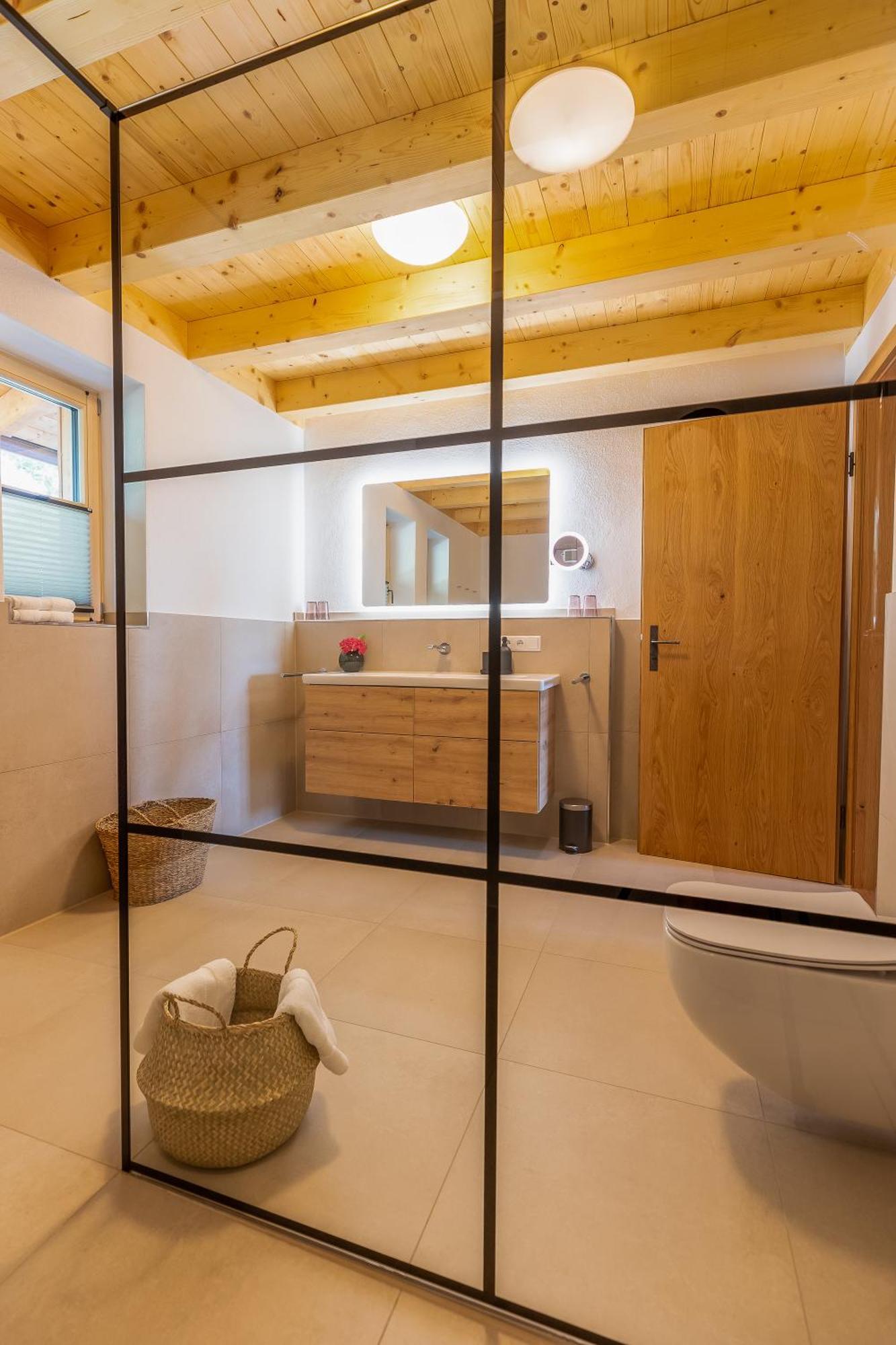 Graf Chiemo Suites - Direkt Am Chiemsee Mit Separatem Seezugang Chieming Zewnętrze zdjęcie