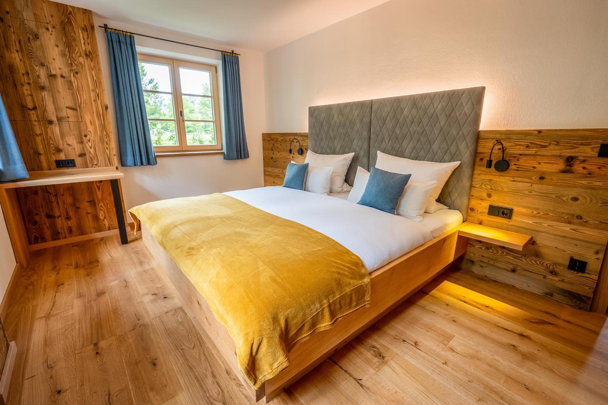 Graf Chiemo Suites - Direkt Am Chiemsee Mit Separatem Seezugang Chieming Zewnętrze zdjęcie